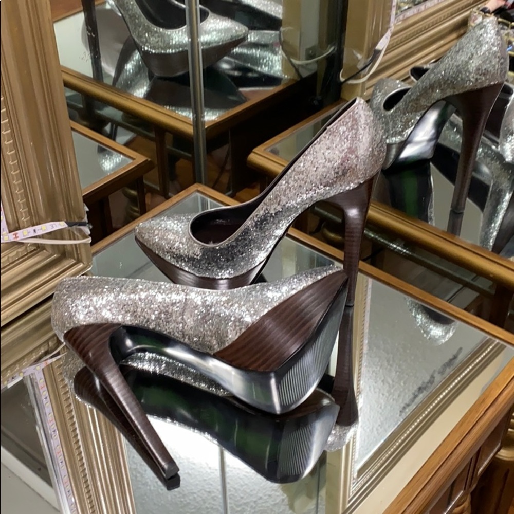 High Heels - Picture 4 of 8